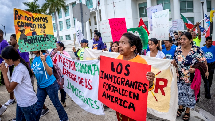 La ley, que entró en vigor este sábado, castiga severamente la inmigración irregular, a las empresas y personas que den empleo o ayuden a inmigrantes indocumentados.