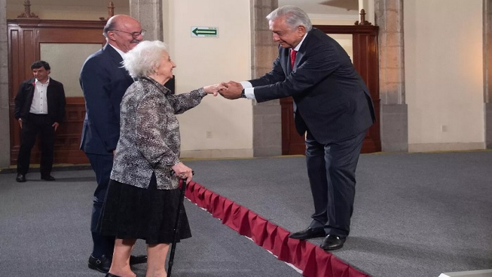 López Obrador resaltó que De Carlotto es un símbolo de resistencia y defensa de los derechos humanos.