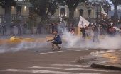 El corresponsal de Telesur, Jaime Herrera comunicó que la represión en horas de la tarde noche “es irracional, disparan granadas lacrimógenas sin control".