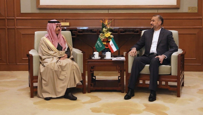 La visita de Amir Abdollahian,(a la derecha) se produce tras una invitación realizada por su par de Arabia Saudí, Faisal bin Farhan.