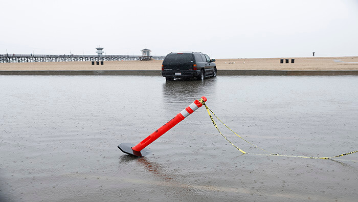 Las autoridades de California ordenaron el cierre de las playas y emitieron avisos de inundaciones repentinas e incluso de tornados a causa de Hilary.