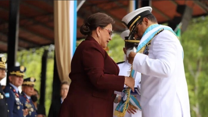 El jefe del Estado Mayor Conjunto de las Fuerzas Armadas aseguró que el 20 de diciembre entregará su cargo al sucesor que designe la Presidenta hondureña.