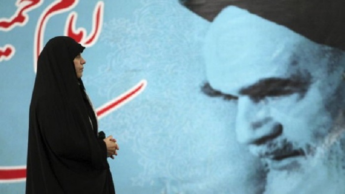 En Irán, la Revolución Islámica del 11 de febrero de 1979 derrocó el régimen monárquico encabezado por el shah Mohamad Reza Pahlavi, aliado de EE.UU..