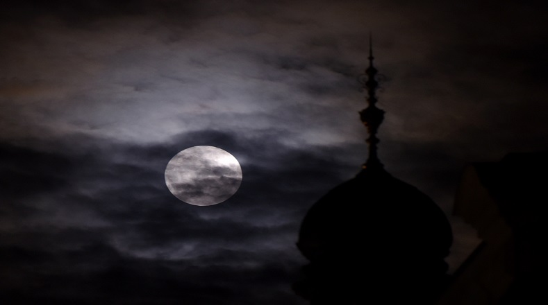 En algunas partes, donde el cielo estaba despejado, también fue posible ver a Saturno junto a la Luna.