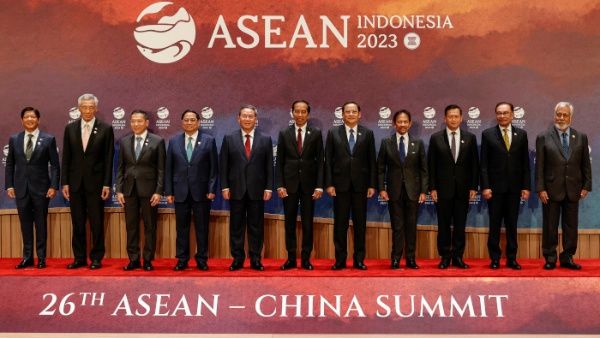 El secretario general del organismo, Kao Kim Hourn, encabezó la delegación del bloque asiático en la reunión con China.