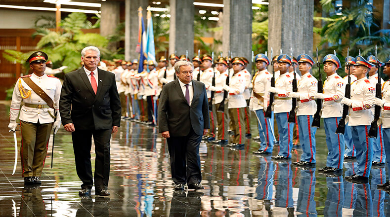 Presidente cubano recibe en la capital del país caribeño al secretario general de la ONU.