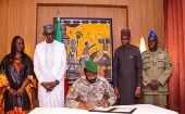 El líder de la junta militar de Mali firma el acuerdo para la creación de la Alianza de Estados del Sahel.