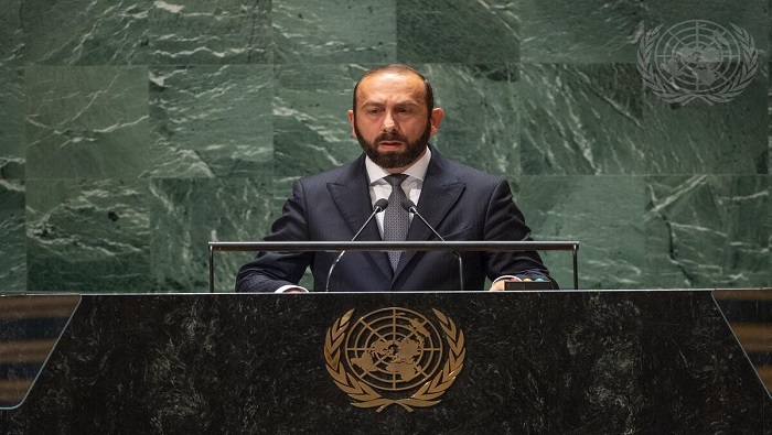 El Canciller de Armenia recalcó que los actos militares solo provocarán que la población sufra más, por lo cual solicitó que los militares azeríes se retiren de las poblaciones en que mantienen presencia.