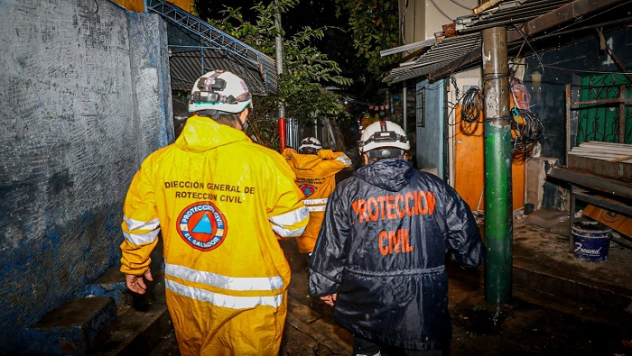 Las autoridades han acudido a coordinar las labores de protección civil por la proximidad de la tormenta Pilar.