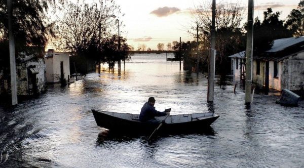 Reportan más de 2.500 desplazados por inundaciones en Uruguay