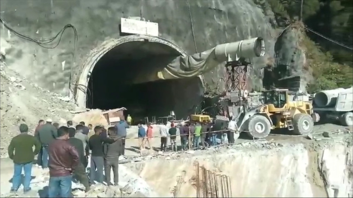 Los rescatistas deberán limpiar hasta 150 metros de túnel hundido para llegar a los trabajadores varados.