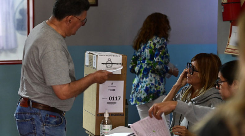 Medios locales destacaron que esta es la segunda vez en la historia argentina que un mandatario será electo en un balotaje, ya que anteriormente ocurrió en 2015.