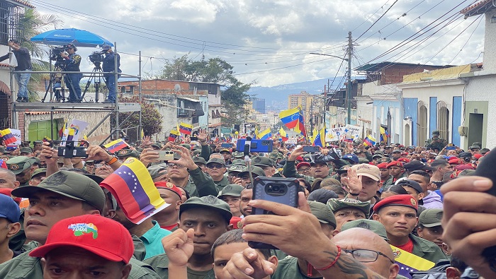 Militares y organizaciones populares marcharon en el centro de Caracas.