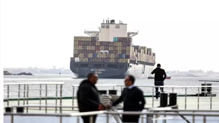 La Agencia de Operaciones de Comercio Marítimo del Reino Unido (UKMTO)  instó a los barcos que navegan por la zona a transitar 
