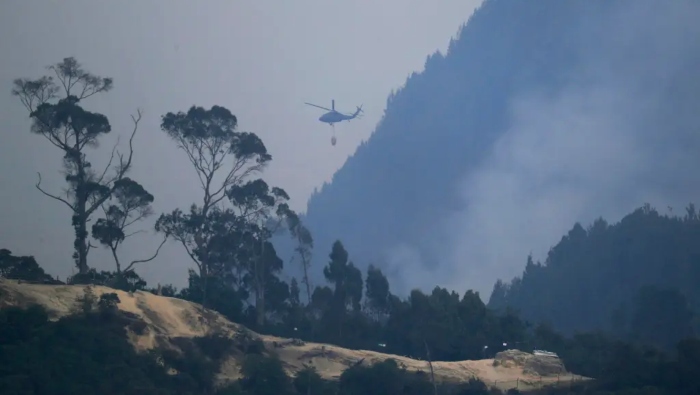 Se han desplegado 170 máquinas extintoras y decenas de helicópteros, según comunicó la ministra de Ambiente de Colombia.
