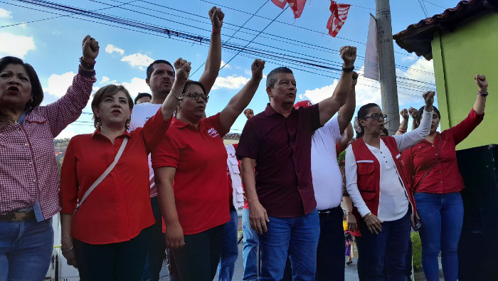 Flores llamó a la militancia del FMLN a 