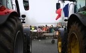El domingo por la noche, el ministro del Interior, Gérald Darmanin, anunció que el lunes se movilizarían 15.000 policías para impedir la entrada de tractores "en París y las grandes ciudades".