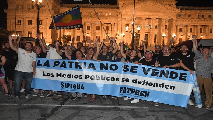 En medio de este contexto, el Sindicato de Prensa de Buenos Aires (Sipreba) condenó la represión ejercida contra la prensa el jueves.
