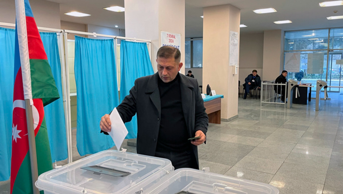 Aliyev, quien ha estado en el poder desde 2003, tiene grandes posibilidades de ser reelegido.