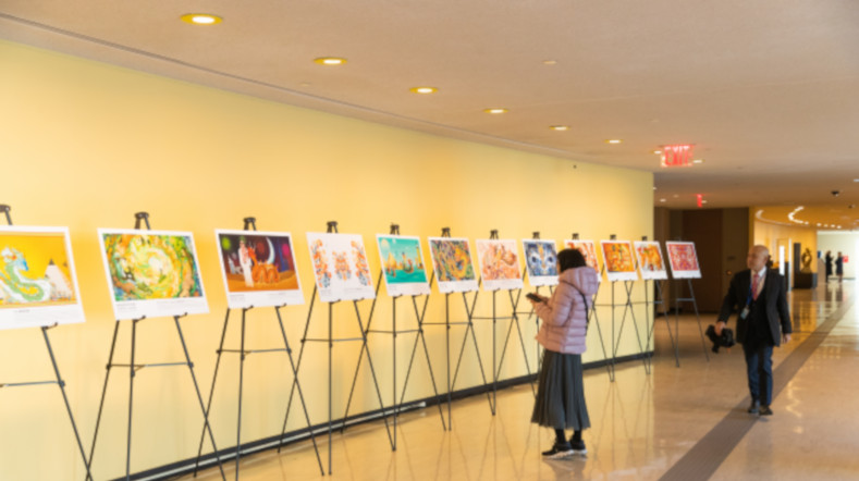 Con la llegada del Año del Dragón, se presenta una exposición especial de arte en la sede de la ONU en Nueva York. Se muestran pinturas de 13 países y regiones, fusionando el icónico dragón chino con tótems y símbolos locales.