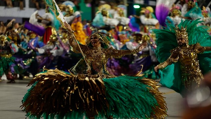La samba, género musical característico de la cultura brasileña, tiene sus raíces en África Occidental y Angola.