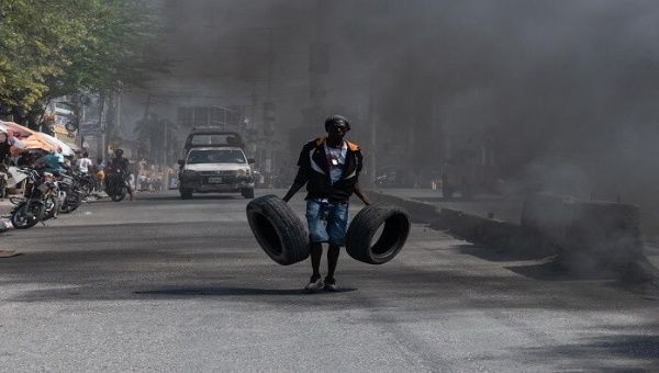 Desde febrero, cientos de personas mantienen barricadas en barrios populares y se manifiestan contra el primer ministro.