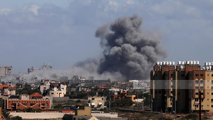 Las autoridades de la Franja de Gaza confirmaron que el número de muertos palestinos desde el inició del asedio israelí ha aumentado a 31.490.