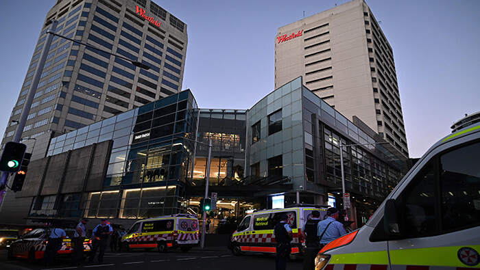 Medios locales indicaron que el servicio de Ambulancias de Nueva Gales del Sur señaló que fueron al menos siete las personas apuñaladas.