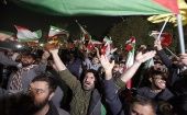Iraníes celebran en la ciudad de Teherán, el ataque de su país en respuesta a los crímenes cometidos por Israel.