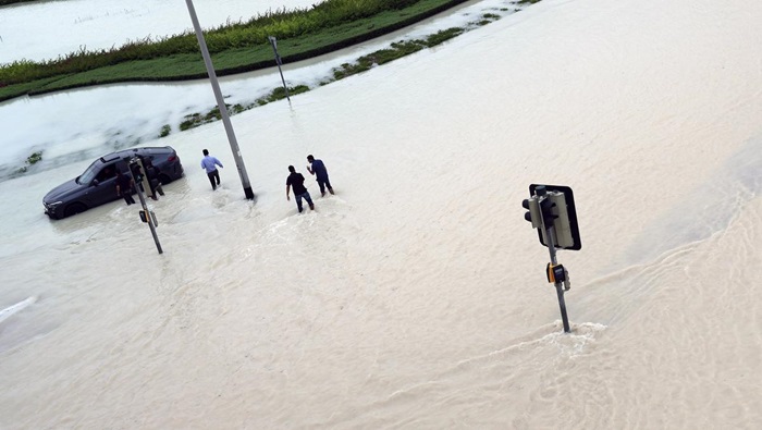 Fuertes lluvias provocaron inundaciones en Dubái.