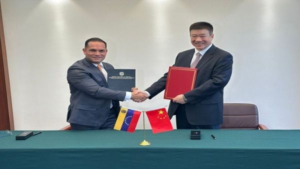 Venezuela pondrá en marcha vuelos comerciales hacia China