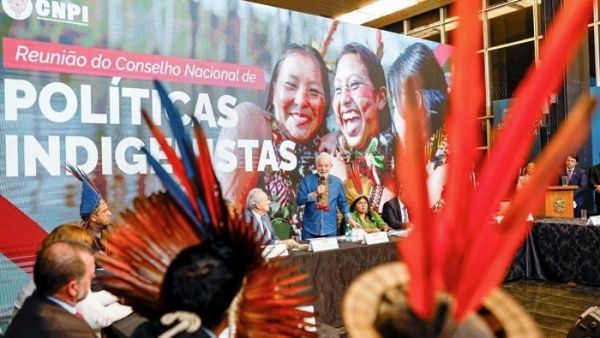 El presidente brasileño defendió la ampliación de las reservas indígenas y consideró que la extensión aún es insuficiente considerando que los pueblos originarios poseían "el 100 por ciento de las tierras antes de la llegada de los portugueses".