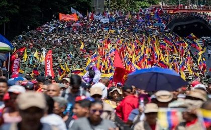 Miles de venezolanos se movilizaron para conmemorar los 22 años de la recuperación de la democracia tras el golpe de Estado contra el comandante Hugo Chávez.