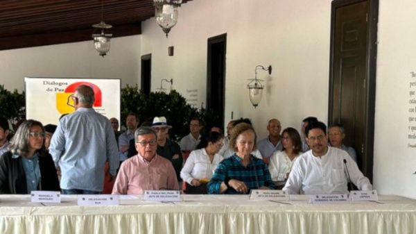 Gobierno colombiano y el ELN acuerdan reunirse en Caracas del 20 al 25 de mayo