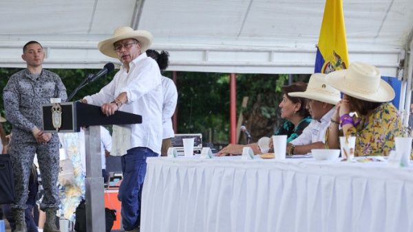Petro separa a dos funcionarios del Gobierno colombiano