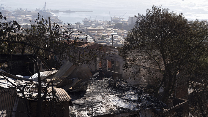 El 2 de febrero, varios incendios se desataron en los alrededores de la ciudad de Viña del Mar, provocando 137 muertes.