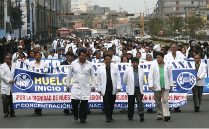 Las manifestaciones de este martes y miércoles demandaban resultados por parte de las autoridades de la salud peruanao, pues,“el Ministerio de Salud del país suramericaano ha abandonado la salud de los más necesitados.