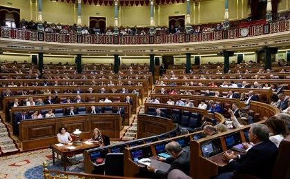 La oposición española planea hacer todo lo posible para impugnar la decisión parlamentaria en los tribunales.