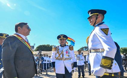 El presidente boliviano insistió en que, ante las nuevas coacciones globales e incluso regionales, se deben potenciar las capacidades de la Fuerza Aérea Boliviana.