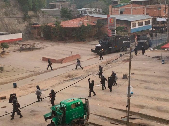 Mineros denuncian violación de derechos humanos con las represiones del ESMAD. Foto: teleSUR